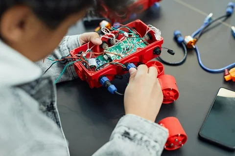 Die besten STEM Spielzeuge für Kinder: Kreativität und Wissen fördern